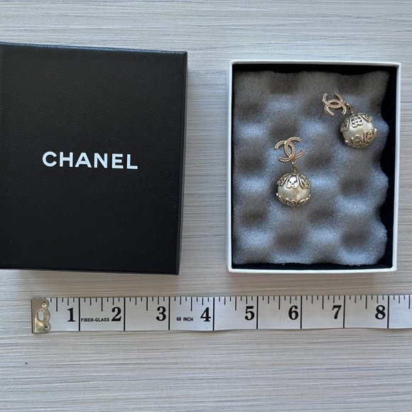 Vintage Logo earrings - Picture 3 of 16